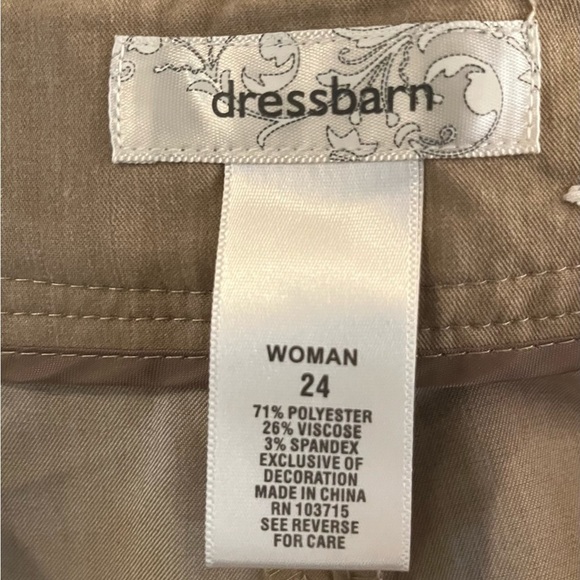 Dress Barn Women’s Plus Size Cropped Capri’s - Picture 4 of 5